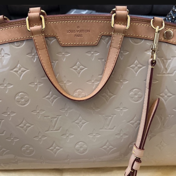 Louis Vuitton GM Brea in Dune - Picture 4 of 8